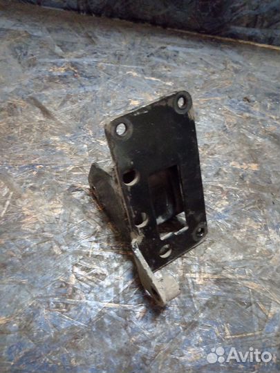 Кронштейн Kia Rio 2 jb