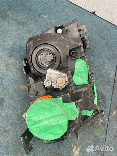 Фара ксенон передняя левая Suzuki Grand Vitara