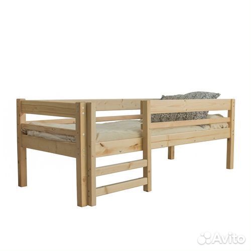 Детская кровать из дерева