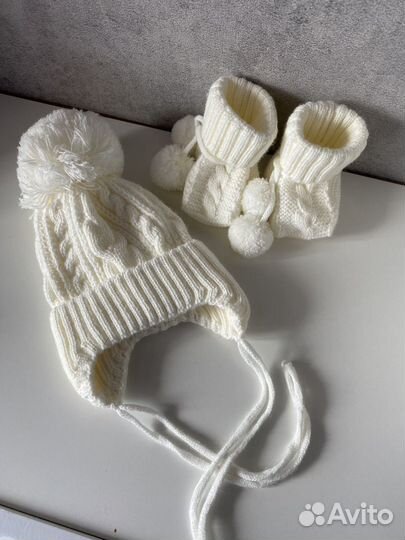 Шапка и пинетки