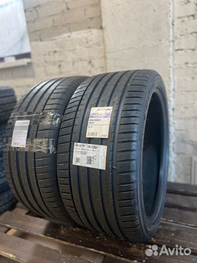 Michelin Pilot Sport 4 SUV 295/35 R21 и 265/40 R21 107Y