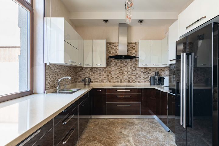 3-к. квартира, 138 м², 6/8 эт.