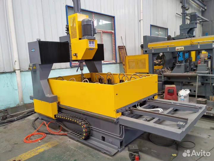 Вертикально-сверлильный станок с чпу