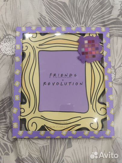 Палетка теней для век Revolution Friends