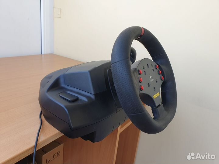 Игровой руль Logitech Momo Racing