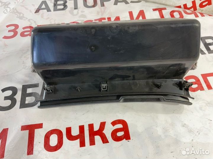 Бардачок Skoda Fabia хетчбек 1.4 cggb 2013