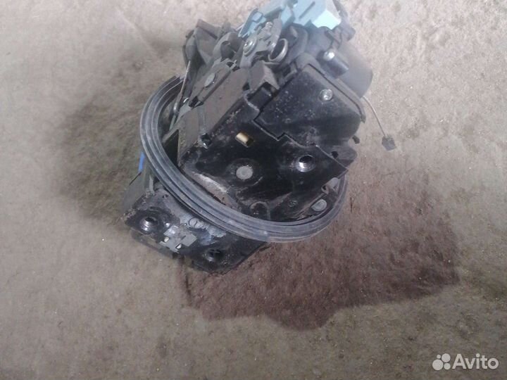 Volkswagen Golf Plus Замок двери передней правой