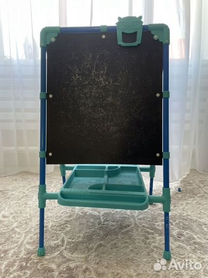 Стол, стул, мольберт