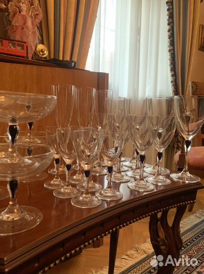 Рюмки и бокалы с синей каплей внутри