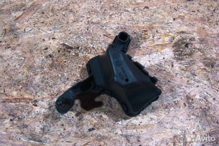 Nissan Note E11 Резонатор воздушного фильтра