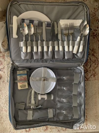 Набор для пикника в чемодане новый