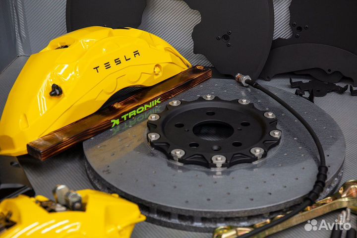 Tesla Plaid карбон-керамическая тормозная система