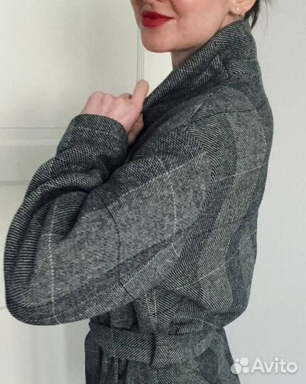 Пальто женское с поясом серое