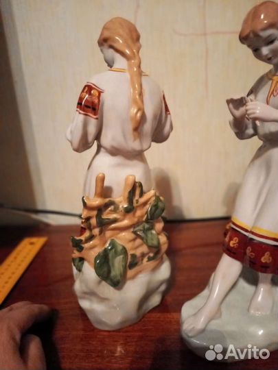 Статуэтка Гадание на ромашке