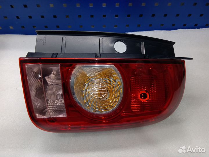 Задний правый фонарь Renault Duster