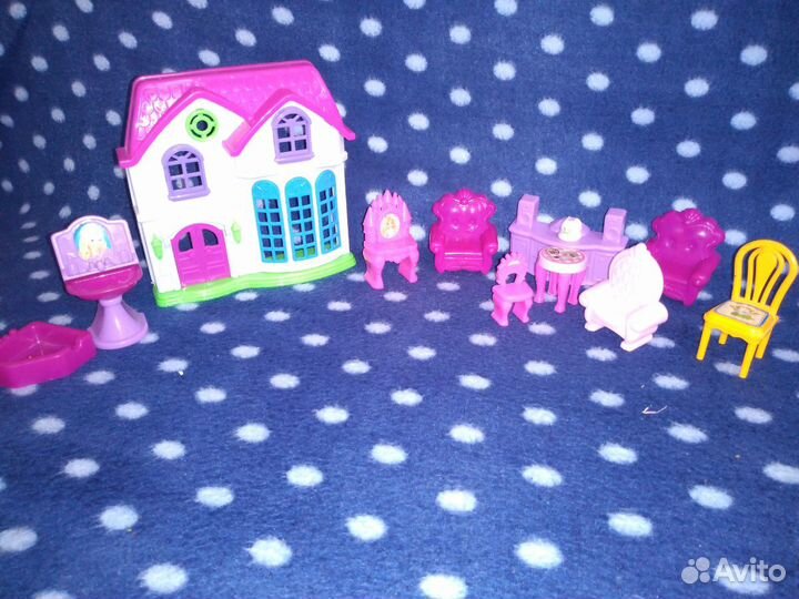 Семья с домом