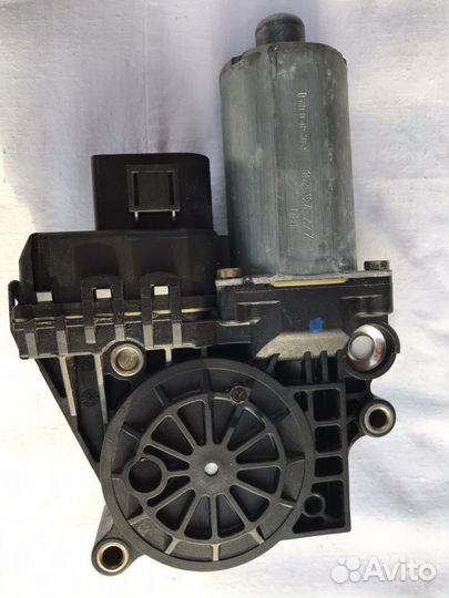 Моторчик стеклоподъемника на Ауди А4 (242)