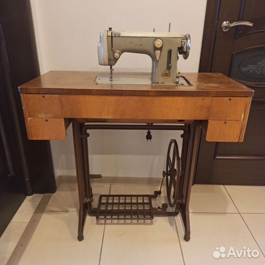 Швейная машинка LADA (Чехословакия)