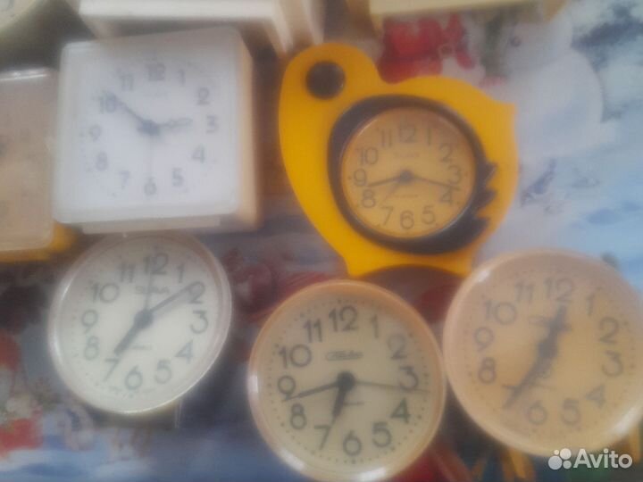 Часы,настеные,будильники и настольные под востан