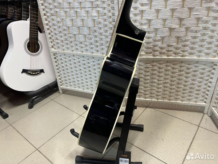 Гитара черная