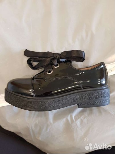 Женские лаковые ботинки