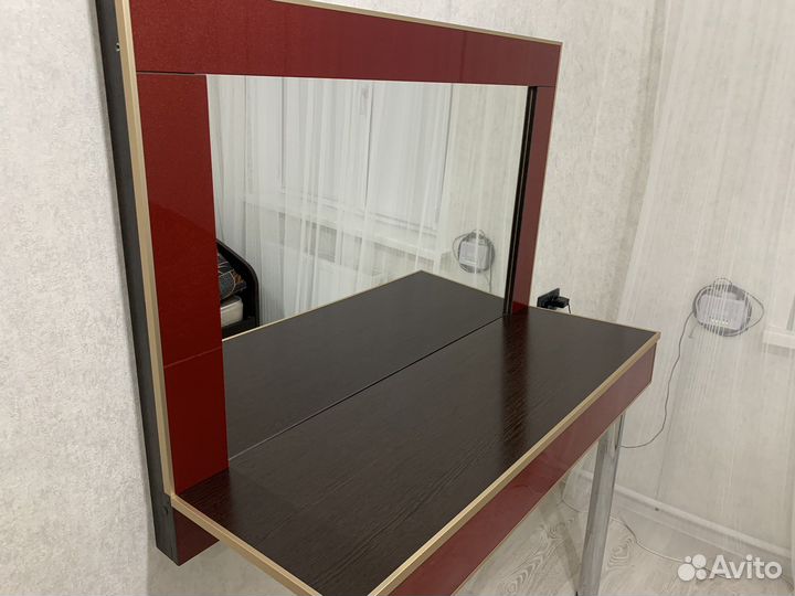 Комод с зеркалом