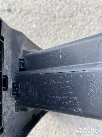 Бардачок водителя Ford Focus 3