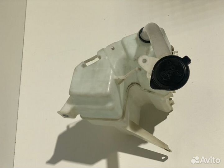 Бачок стеклоомывателя Toyota Camry V70 V75