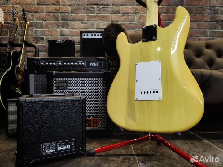 Электрогитара Stratocaster + комбоусилитель