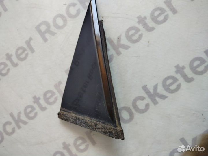 Уголок двери задний левый Nissan Fuga 2006