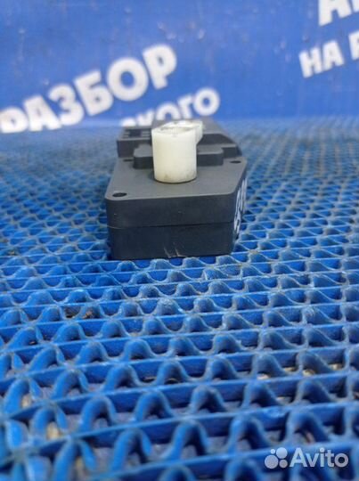 Моторчик заслонок отопителя Mitsubishi Lancer