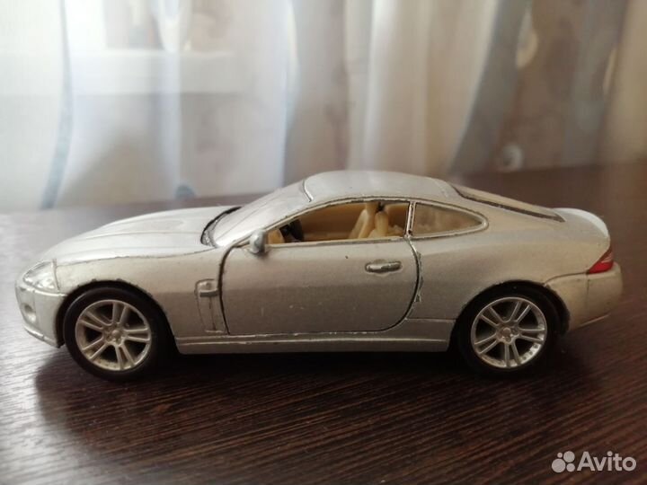 Игрушечная машина Ягуар