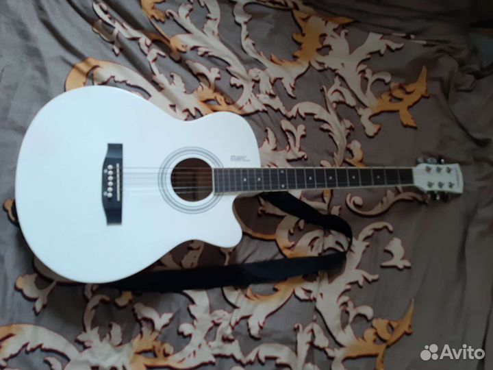 Акустическая гитара