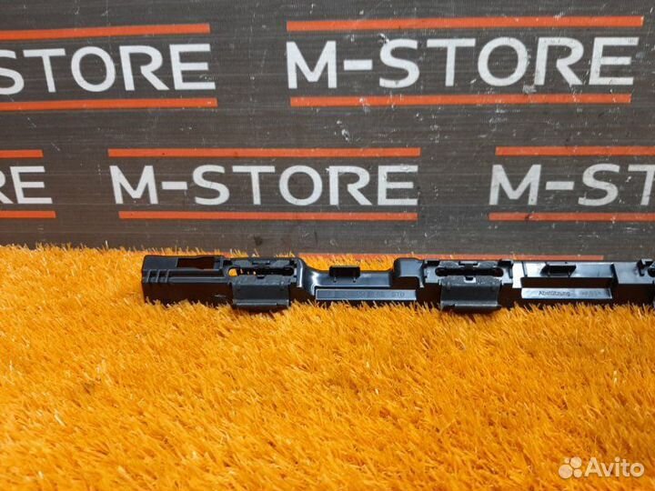 Кронштейн порога передний правый Mercedes-Benz