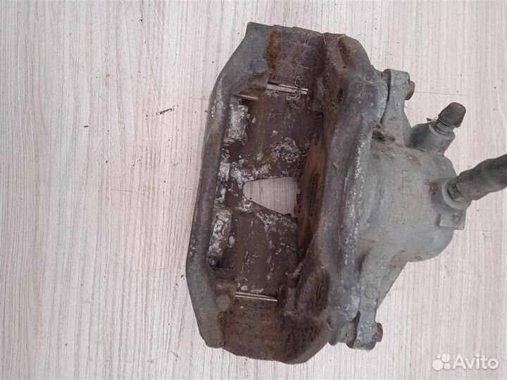 Суппорт тормозной передний правый Mercedes Benz W