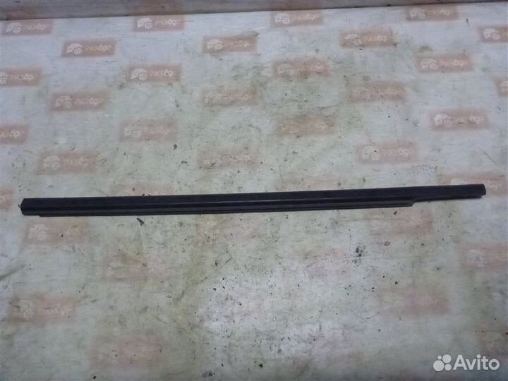 Уплотнитель стекла двери бархотка задний левый