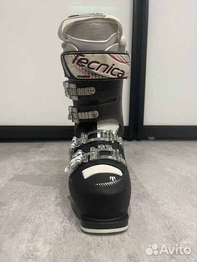 Горнолыжные ботинки женские