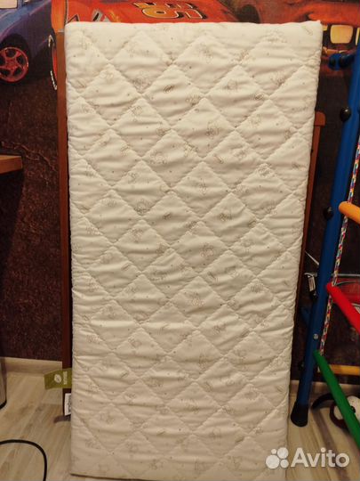 Детская кроватка с матрасом