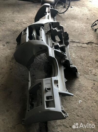 Торпедо Toyota noah нижняя часть