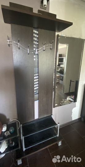 Вешалка с зеркалом в прихожую