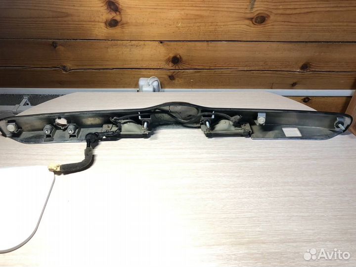 Накладка двери багажника Toyota Kluger MHU28 2006г