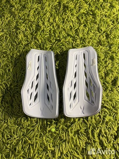 Щитки футбольные adidas