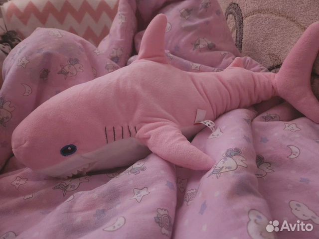 Розовая акула