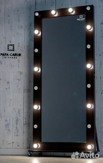 Гримерное зеркало с лампочками