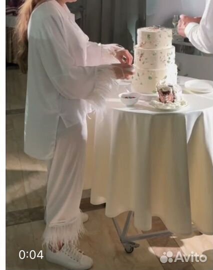 Костюм невесты с перьями