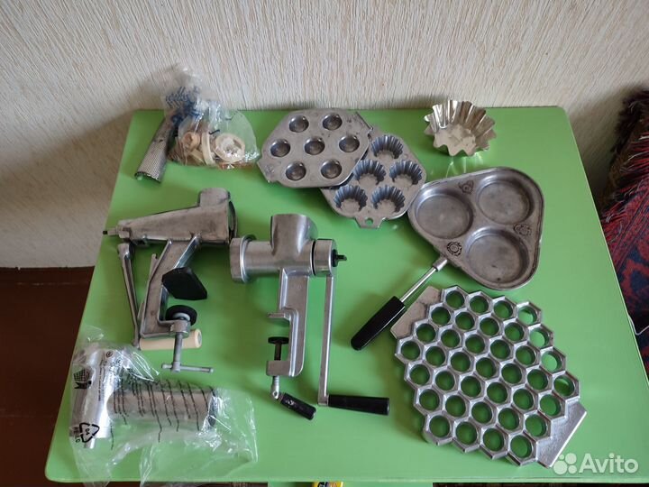 Мясорубка, пельменница, форма для кексов, итд