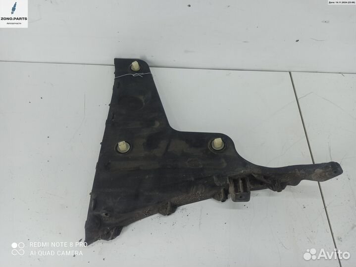 Кронштейн бампера заднего 8E9807454A на Audi A4 B7 (2004-2008)