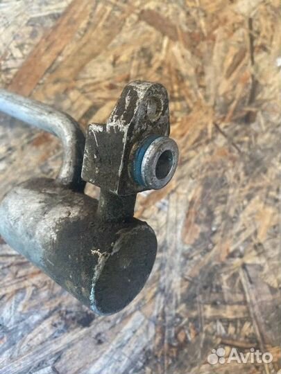 Трубка кондиционера Nissan Maxima