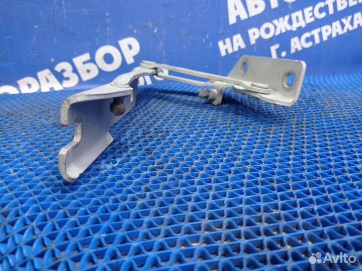 Петля капота Bmw E60 седан 2005