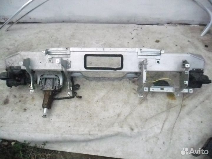 Поперечина перед панели Bentley Flying Spur